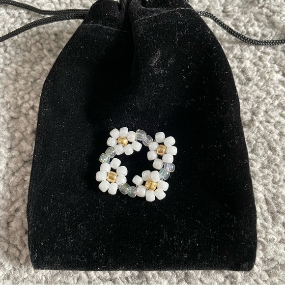 3/$25 Rose Gold Beaded Flower Ring Set - Picture 4 of 4